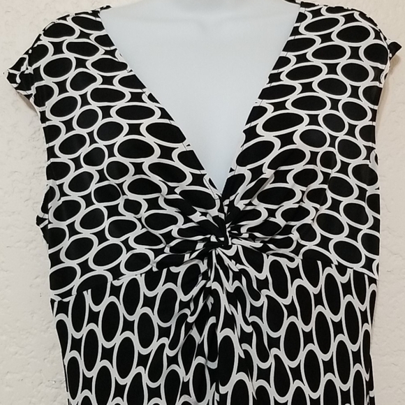 selina Studio black and white patterned dress. - Picture 3 of 8